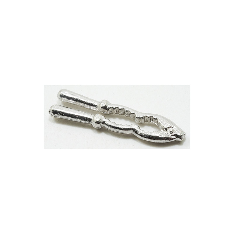 NUT CRACKER