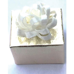 Shiny Gold Gift, 1 Piece