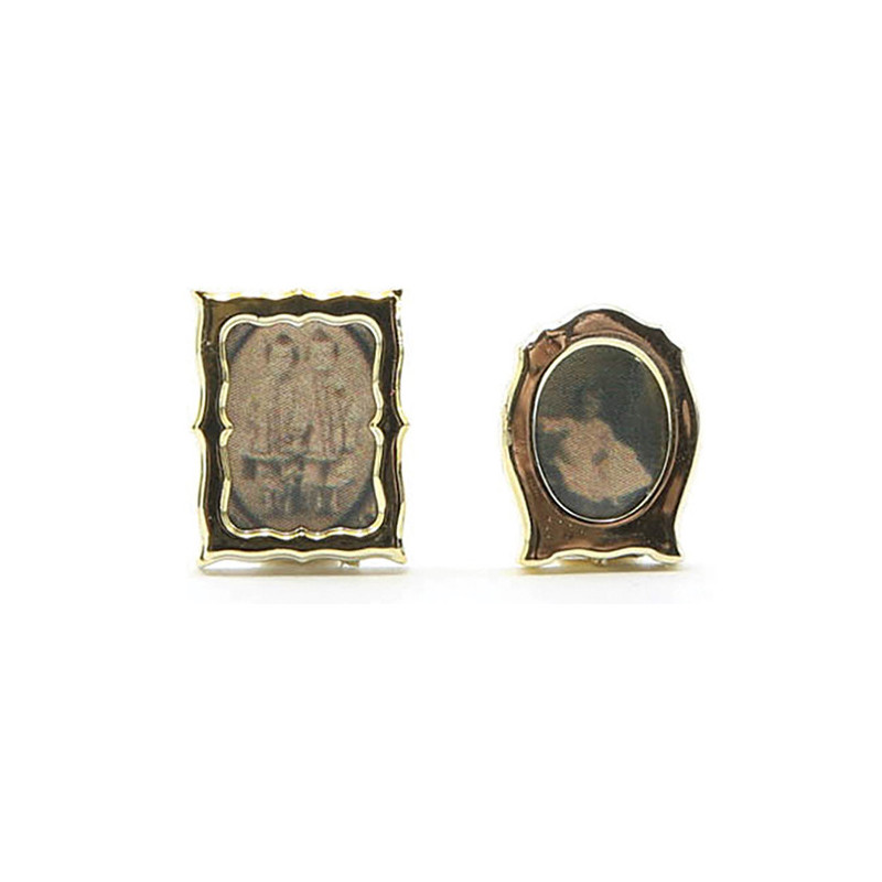 GOLD FRAMES W/PHOTOS